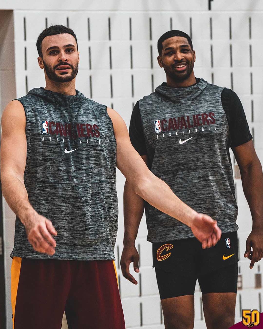 骑士全队首节手感不佳，投篮仅25投8中&已落后老鹰10分（骑士首节手感冰冷：25投仅中8球，已落后老鹰10分）