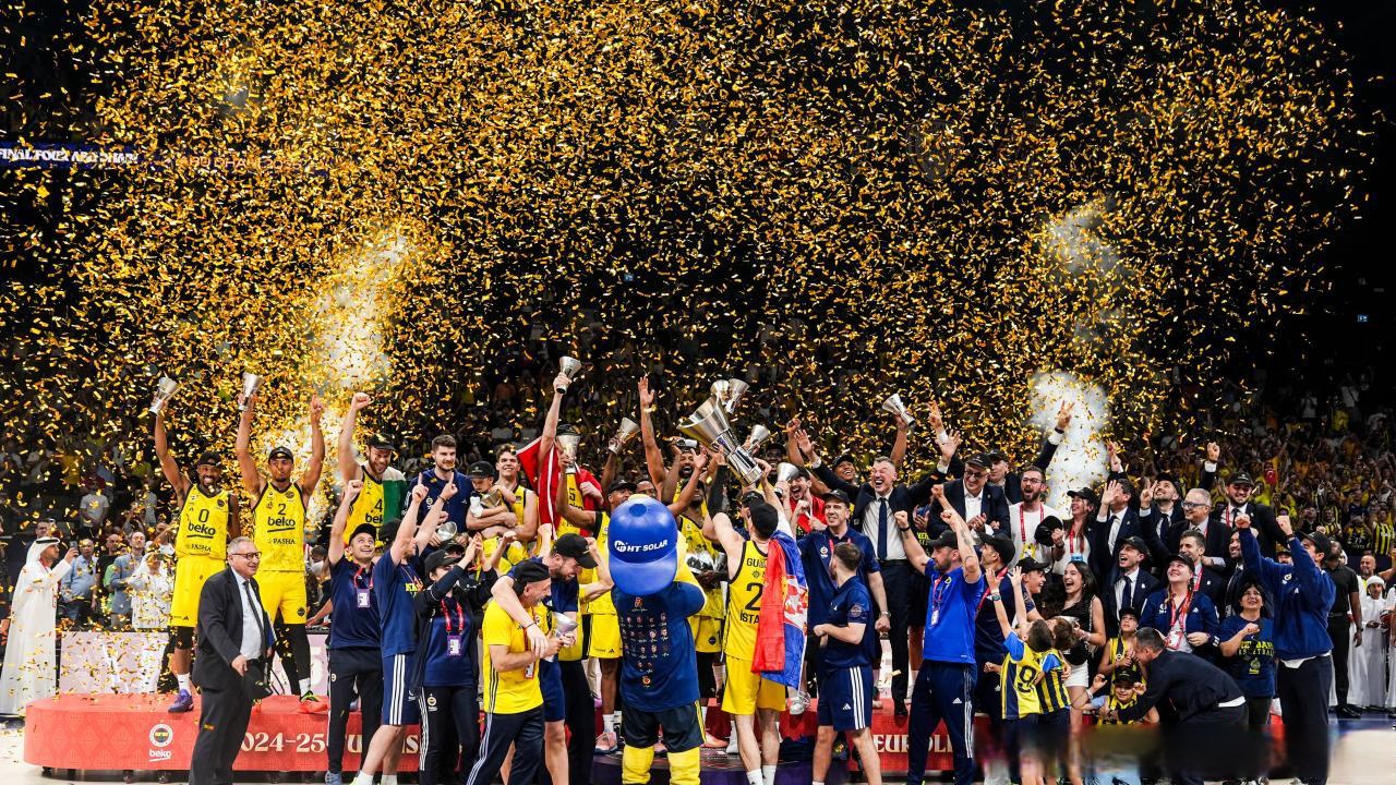 德转评年度最佳左边锋：迪亚斯、KK、拉菲尼亚、维尼修斯入围（德转年度最佳左边锋候选出炉：迪亚斯、克瓦拉茨赫利亚、拉菲尼亚、维尼修斯在列）