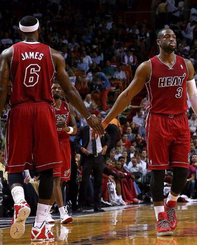 西主帅：亚马尔和卡瓦哈尔迫不及待想拥抱，放弃球员让我痛苦（西班牙主帅：亚马尔与卡瓦哈尔恨不得马上相拥，淘汰球员令我煎熬）