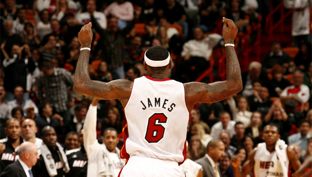 久常凉在比赛中手滑，球杆脱手刚好砸在了自己的小球上（久常凉比赛中手滑，脱手球杆意外砸中自己的球）