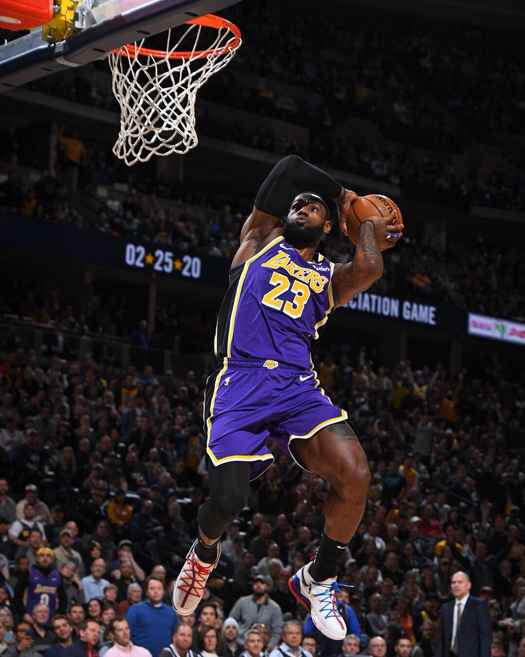 申花与津门虎历史共计交手47次，战绩为20胜17平10负（申花对津门虎交锋史： 47战20胜17平10负）