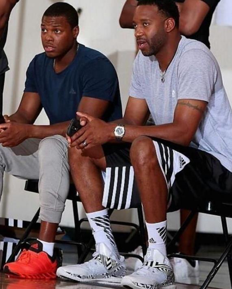 亚冠精英半场：牟再现破僵，朴青孝屡献神扑，江原1-0武里南联（亚冠精英半场战报：牟再现先拔头筹，朴青孝多次神扑，江原暂1-0武里南联）