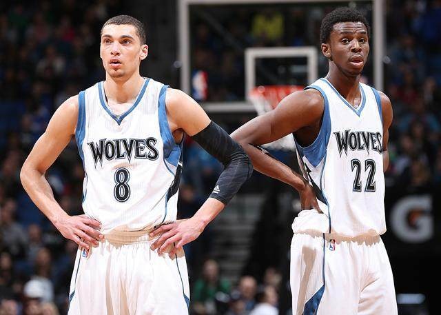 迪乌夫：过去我从没踢过右路，但只要能帮助球队我都愿意去做（迪乌夫：虽未踢过右路，只要有利球队我愿意尝试）