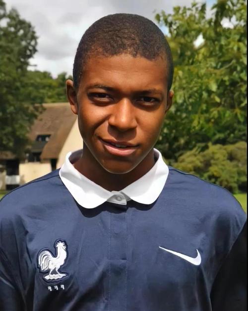 曼联欧联杯小组赛胜负形势分析（曼联欧联杯小组赛胜负格局解析）