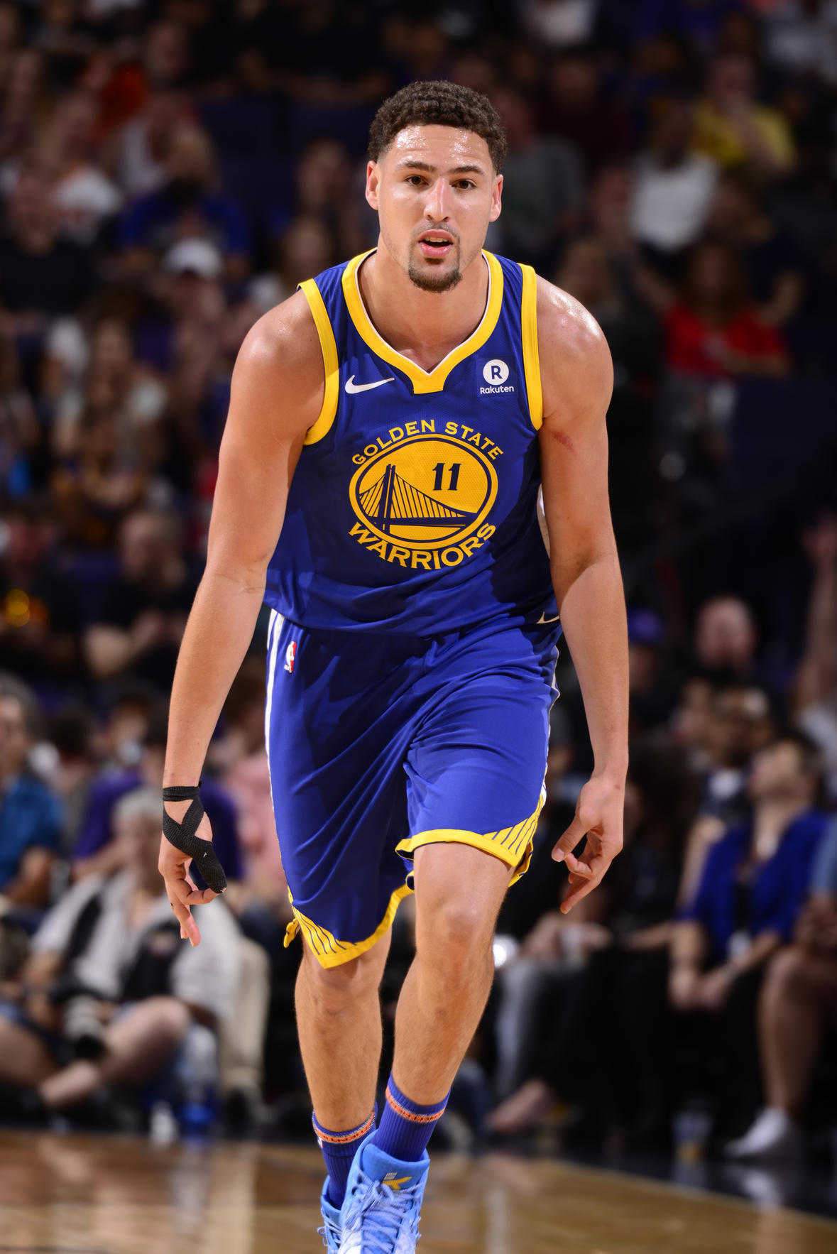 NBA新秀观察：状元秀首战亮眼,（NBA新秀直击：状元首秀闪耀）